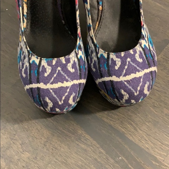 Steve Madden Pammyy  Aztec Retro Wedge Platforms - Picture 2 of 8